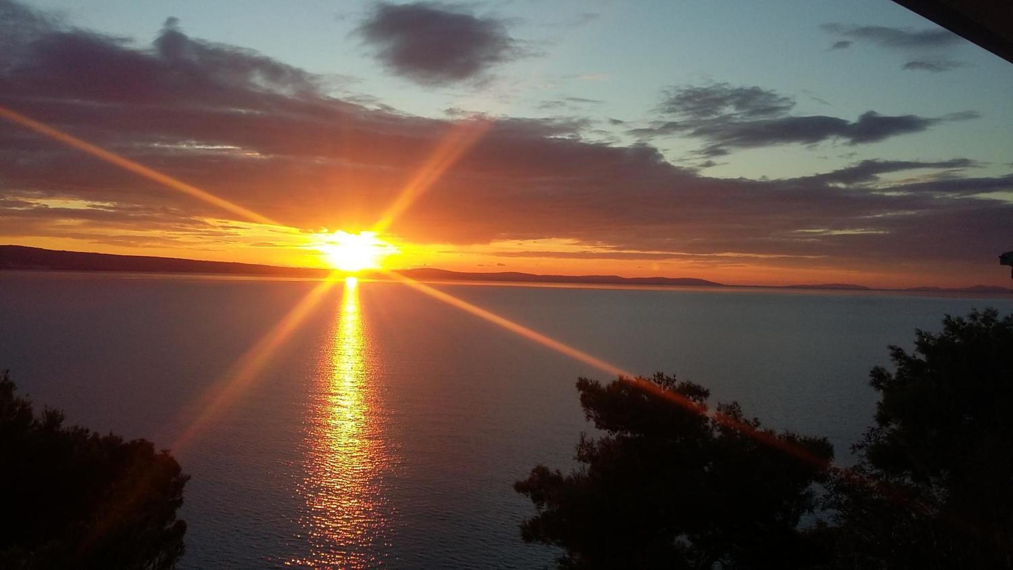 Sunrise Vid Apartment Dugi Rat Luaran gambar