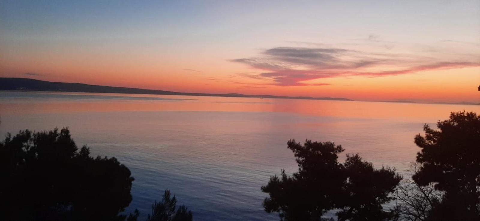 Sunrise Vid Apartment Dugi Rat Luaran gambar